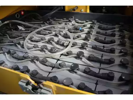 Chariots électriques à 4 roues 2017  Yale ERP25VL (30)