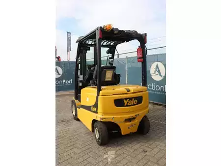 Chariots électriques à 4 roues 2017  Yale ERP25VL (4)