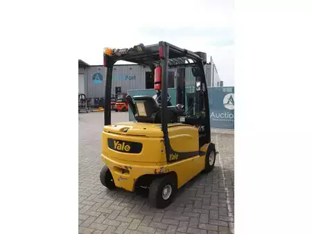Chariots électriques à 4 roues 2017  Yale ERP25VL (6)