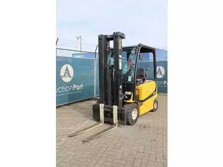 Chariots électriques à 4 roues 2017  Yale ERP25VL (9)