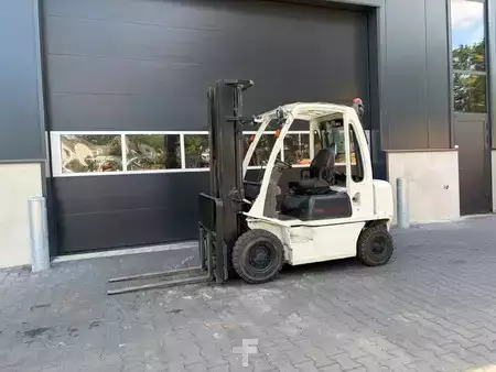 Dieselový VZV 2017  Unicarriers Y1D2A25Q (1)