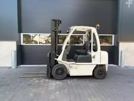 Dieselový VZV 2017  Unicarriers Y1D2A25Q (2)