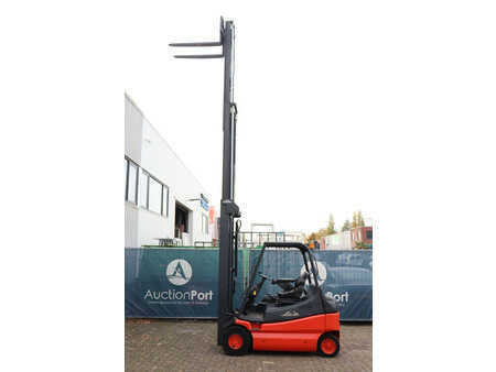 Eléctrica de 4 ruedas 2002  Linde E25-02 (35)