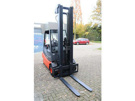 Eléctrica de 4 ruedas 2002  Linde E25-02 (7)