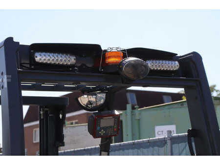 Elektromos 4 kerekű - CAT Lift Trucks 2EP500 (17)