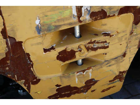 Elektromos 4 kerekű - CAT Lift Trucks 2EP500 (19)