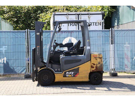 Elektromos 4 kerekű - CAT Lift Trucks 2EP500 (2)