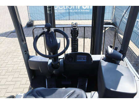 Elektromos 4 kerekű - CAT Lift Trucks 2EP500 (21)