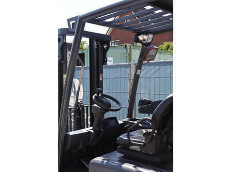 Elektromos 4 kerekű - CAT Lift Trucks 2EP500 (22)