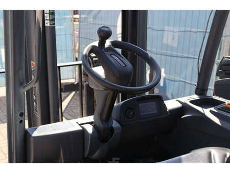 Elektromos 4 kerekű - CAT Lift Trucks 2EP500 (23)