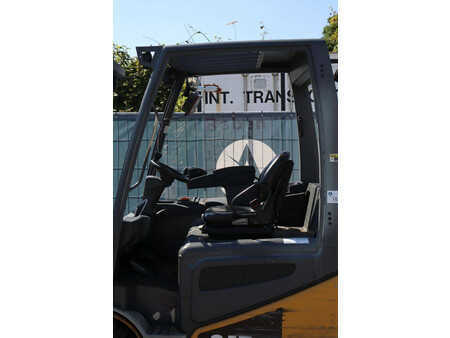 Elektromos 4 kerekű - CAT Lift Trucks 2EP500 (26)