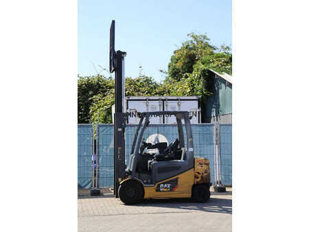 Elektromos 4 kerekű - CAT Lift Trucks 2EP500 (37)