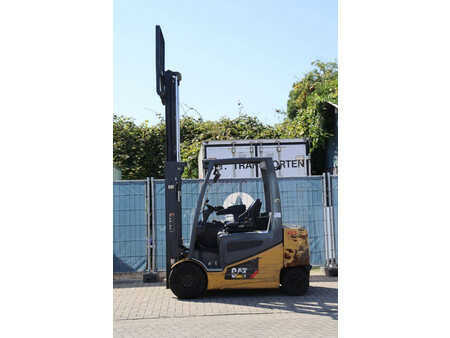 Elektromos 4 kerekű - CAT Lift Trucks 2EP500 (38)