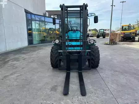 Terepjáró targonca 2025  Machpro MP-T320A (2)