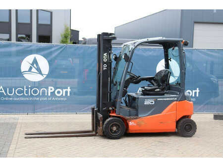 Elektro 4 Rad 2017  Toyota 8FBM20T (1)