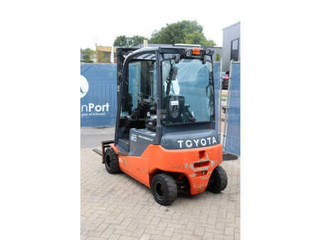 Elektro 4 Rad 2017  Toyota 8FBM20T (4)