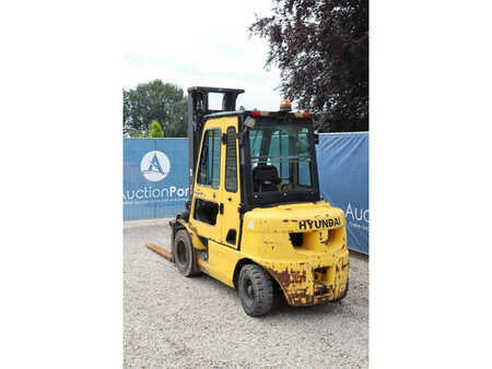 Diesel Forklifts 2013  Hyundai 30D-7E (4)