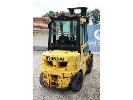 Diesel Forklifts 2013  Hyundai 30D-7E (6)