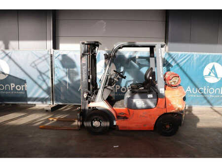 LPG Forklifts 2005  Toyota 42-7FGF25 (2)