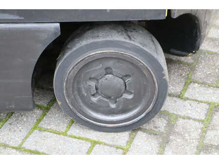 Carrelli elettrici 4 ruote 2015  Hyster E3.2XN (15)