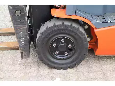 Chariots électriques à 4 roues 2018  Toyota 8FBE16T (14)