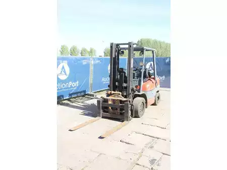 Gas truck 1998  Toyota 02-6FGF30 (9)