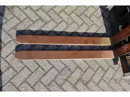 LPG VZV 2014  Yale GLP16VX (11)