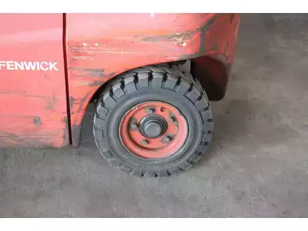 Wózki gazowe 2012  Linde H16T-01 (17)