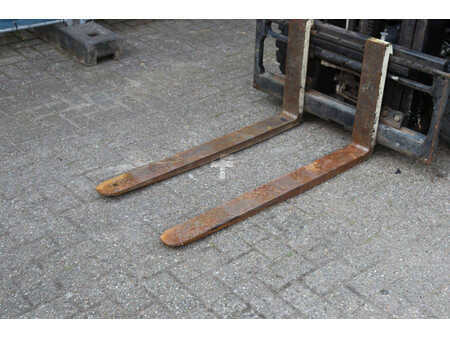 Carrelli elevatori GPL 2011  Yale GLP25VX F2170 (10)