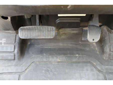 Carrelli elevatori GPL 2011  Yale GLP25VX F2170 (21)