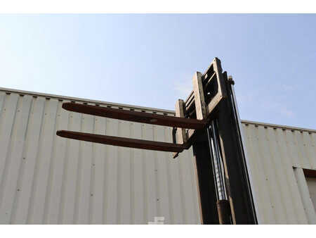 Carrelli elevatori GPL 2011  Yale GLP25VX F2170 (28)