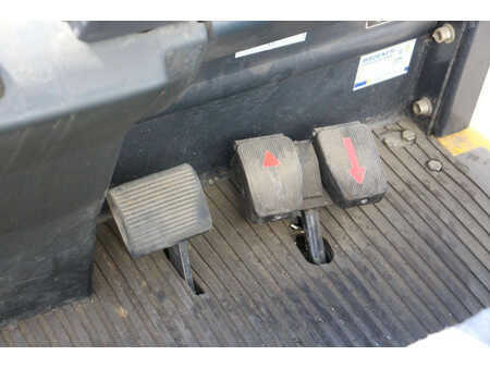 Carrelli elettrici 4 ruote 2005  OM XE 12 3 (20)