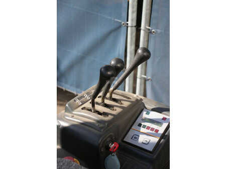 Carrelli elettrici 4 ruote 2005  OM XE 12 3 (22)