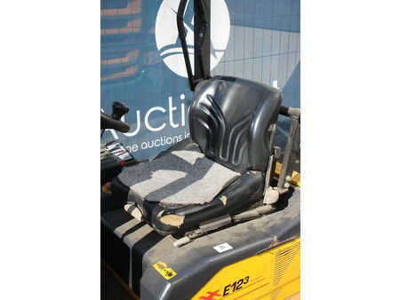 Carrelli elettrici 4 ruote 2005  OM XE 12 3 (24)