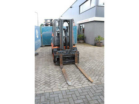 Gas truck 2002  Linde H30T-03 (7)