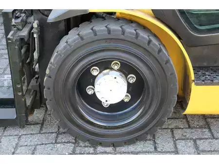 LPG heftrucks 2013  Yale GLP30VX (14)