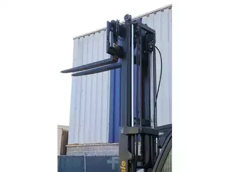 LPG heftrucks 2013  Yale GLP30VX (35)