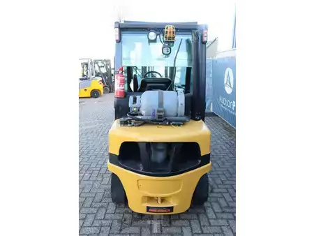 LPG heftrucks 2013  Yale GLP30VX (5)