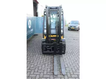 LPG heftrucks 2013  Yale GLP30VX (7)