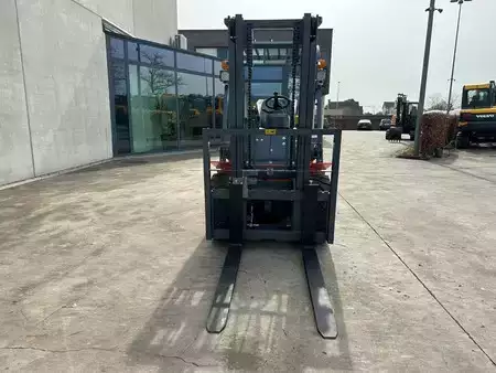Dieselový VZV 2025  CPC30  (2)