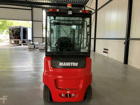 Chariots électriques à 4 roues 2022  Manitou ME 425C 8 V (4)
