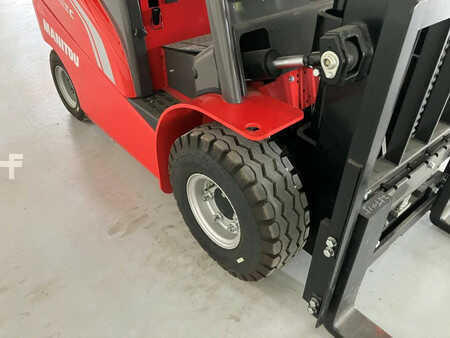 Chariots électriques à 4 roues 2022  Manitou ME 425C 8 V (9)