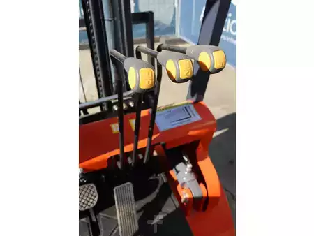 Carrelli elevatori diesel 2026  Huahe HH35Z (28)