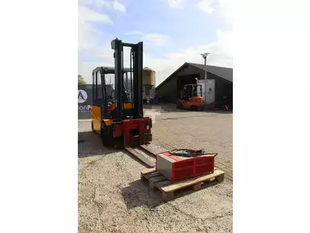 Carrelli elettrici 4 ruote 2005  Jungheinrich EFG 540 (7)