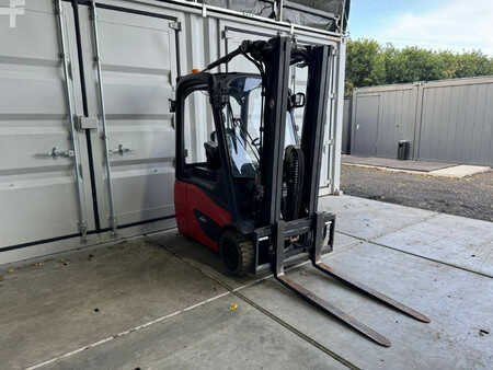 Elektryczne 4-kołowe 2014  Linde E16C-02 (11)