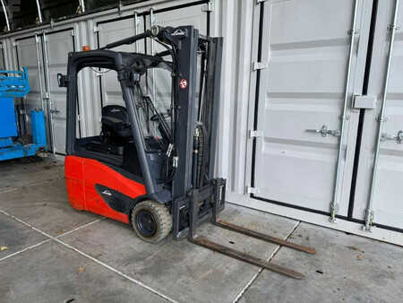 Elektryczne 4-kołowe 2014  Linde E16C-02 (14)