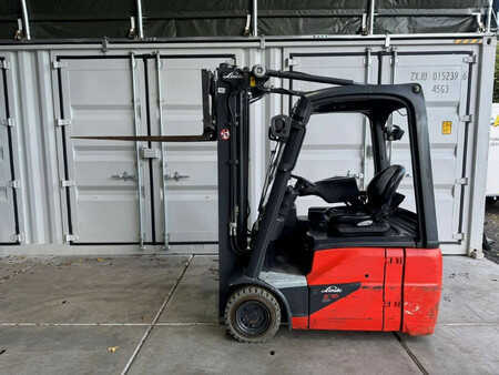 Elektryczne 4-kołowe 2014  Linde E16C-02 (17)