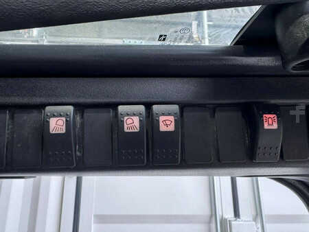 Elektryczne 4-kołowe 2014  Linde E16C-02 (18)