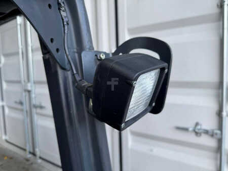 Elektryczne 4-kołowe 2014  Linde E16C-02 (21)