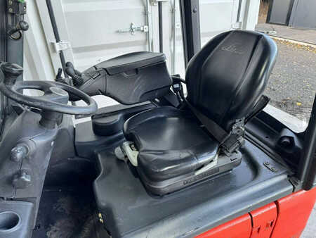 Elektryczne 4-kołowe 2014  Linde E16C-02 (6)